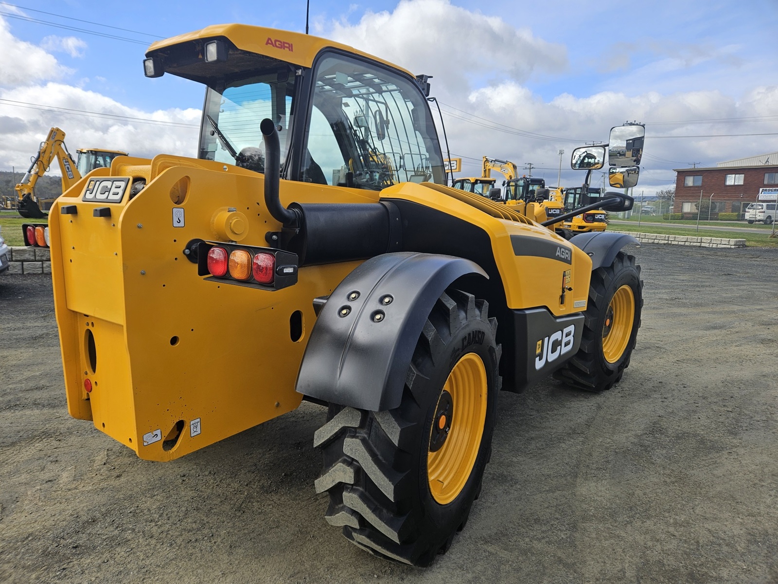 Current model JCB 532-70 Farm Special Telehandler Telehandler for sale